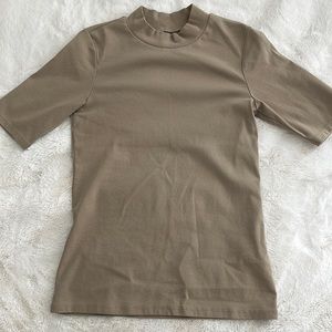 Uniqlo mock neck short sleeve
